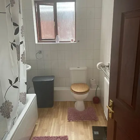Apartamento Spacious Flat With Free Parking In Croydon