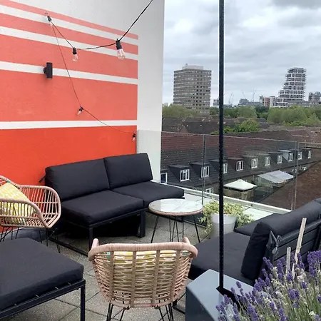 Stylish 2bd Flat With Private Balcony - Battersea *