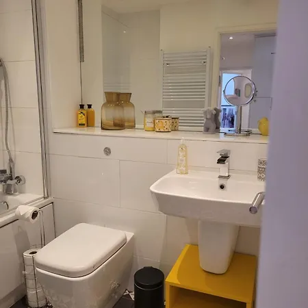 3 Bedroom In Central Sleep 10 Hy2 Apartment