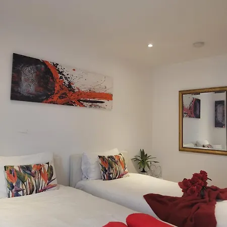 Apartment 3 Bedroom In Central Sleep 10 Hy2 *