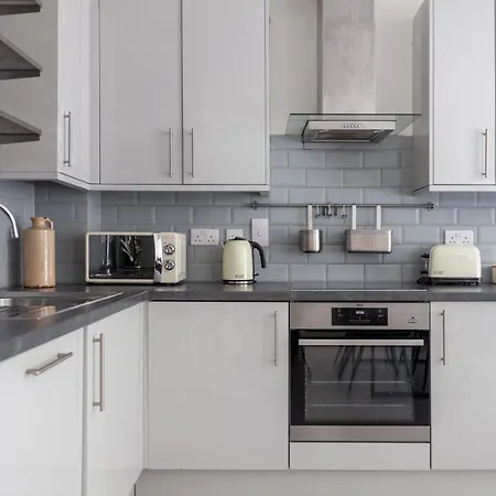 The Isleworth Collection Apartment London