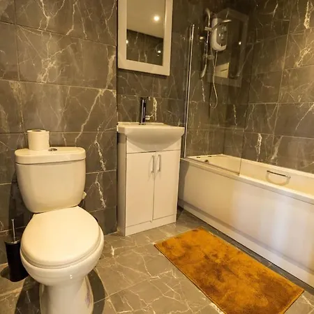 2 Bedrooms -parking-very Spacious-wifi Apartamento *