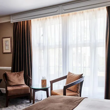 Warren House Kingston upon Thames (Greater London)