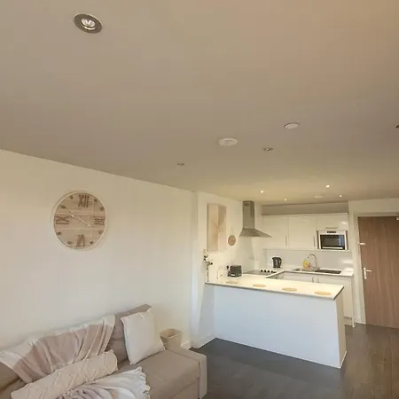 Amazing London 1 Bedroom Flat In Astral House As18 *