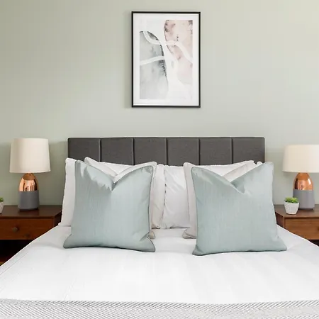 The Wimbledon Collection Apartment *