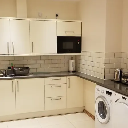 Apartment London Luxury 4 Bedroom Sleeps 12 People With 4 Bathrooms 1 Min Walk From Station