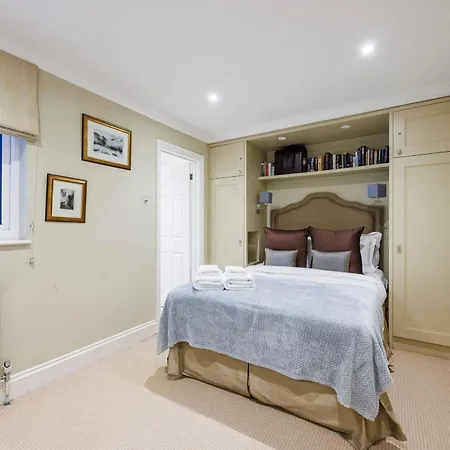 Hyde Park Hideaway Sleeps 6 Apartment *