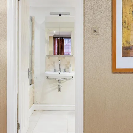 Hyde Park Hideaway Sleeps 6 Apartment London