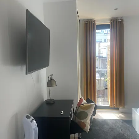 Modern En-suite And Self Catering In
