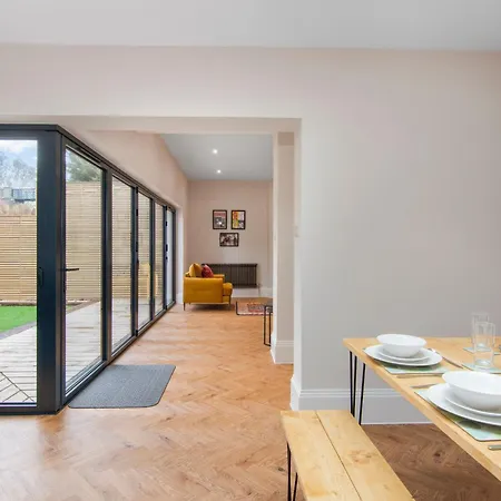 Onsitestays New Large Modern 4 Bed, Parking, Wifi, 2 X Bathroom * Orpington