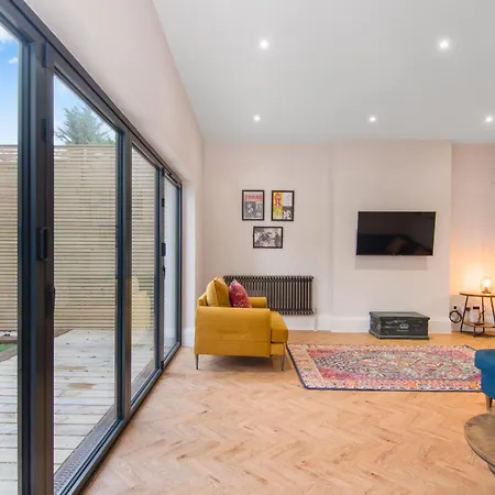 Onsitestays New Large Modern 4 Bed, Parking, Wifi, 2 X Bathroom Orpington