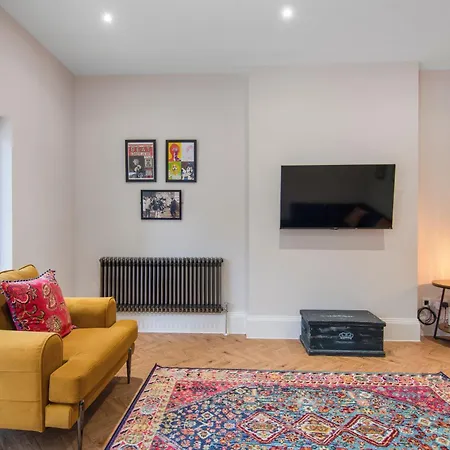 Chalet Onsitestays New Large Modern 4 Bed, Parking, Wifi, 2 X Bathroom