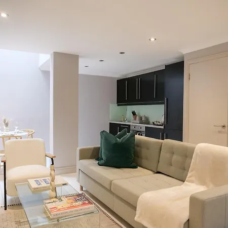 Gorgeous House In Heart Of Notting Hill