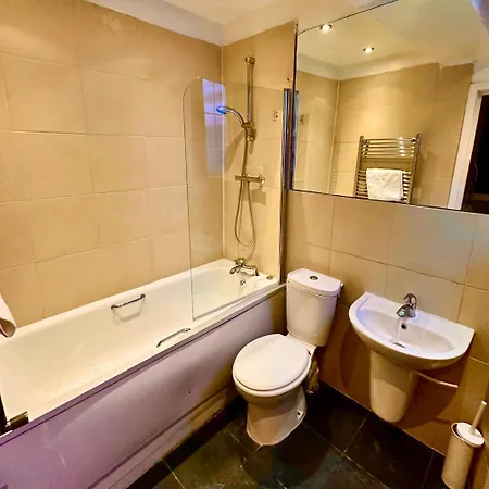 Apartment 30 Secs To Euston Station London