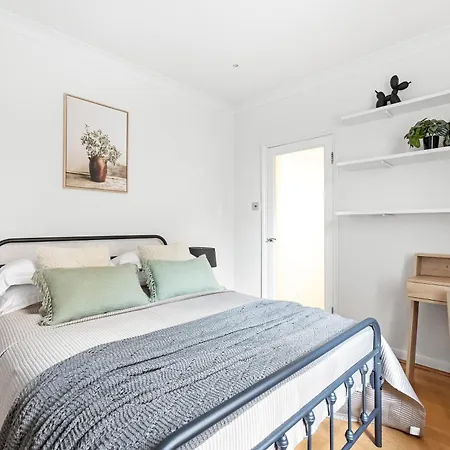 Stylish 2 Bed 2 Bath - Private Garden Apartment *