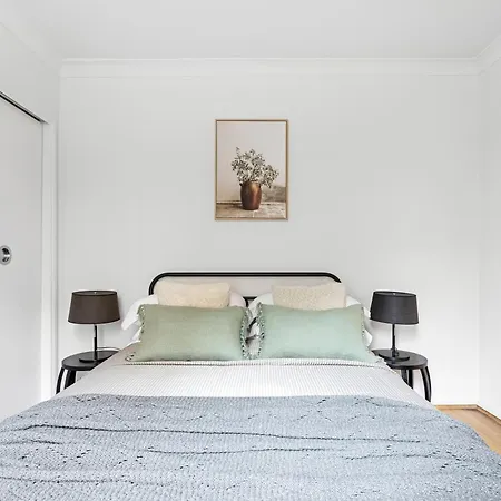 Stylish 2 Bed 2 Bath - Private Garden *