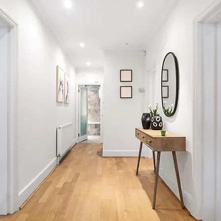 Stylish 2 Bed 2 Bath - Private Garden London