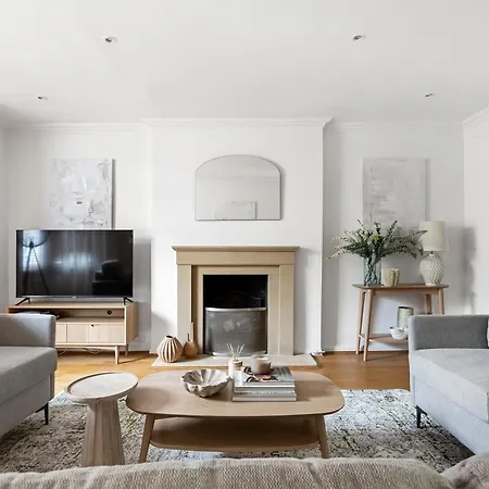 Stylish 2 Bed 2 Bath - Private Garden Apartment *