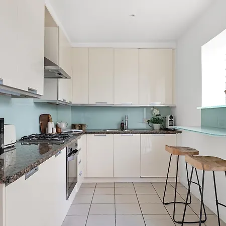 Apartment Stylish 2 Bed 2 Bath - Private Garden