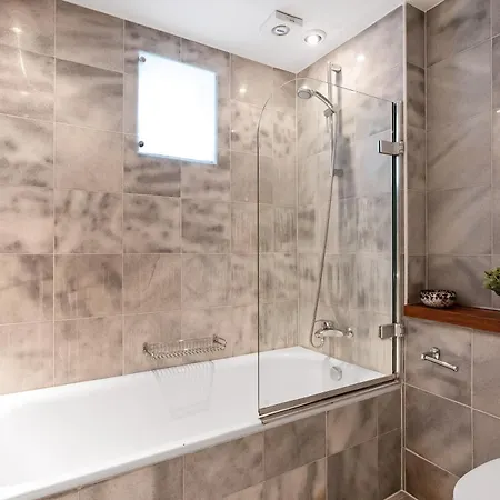 Apartment Stylish 2 Bed 2 Bath - Private Garden *