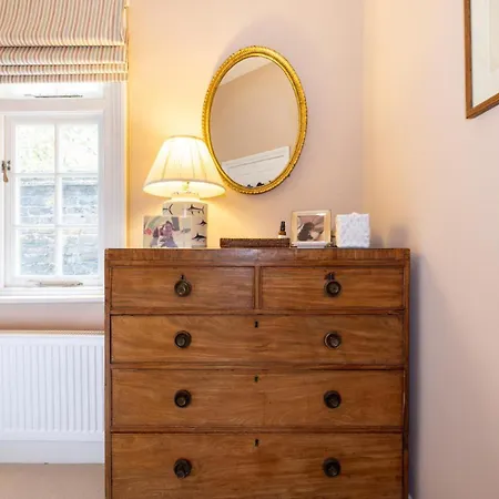 Traditional Treasure - 3 Bedroom By Hyde Park