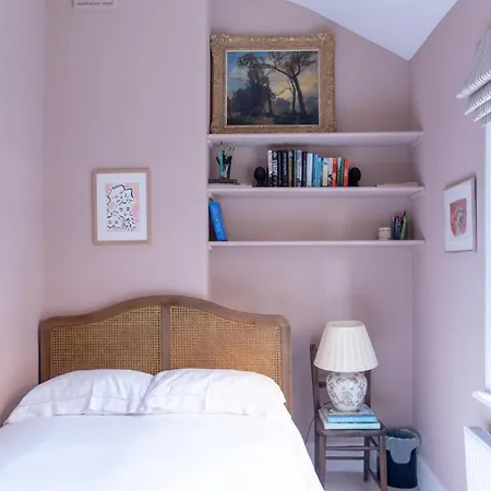Traditional Treasure - 3 Bedroom By Hyde Park Apartment *