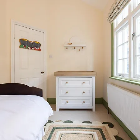Traditional Treasure - 3 Bedroom By Hyde Park *