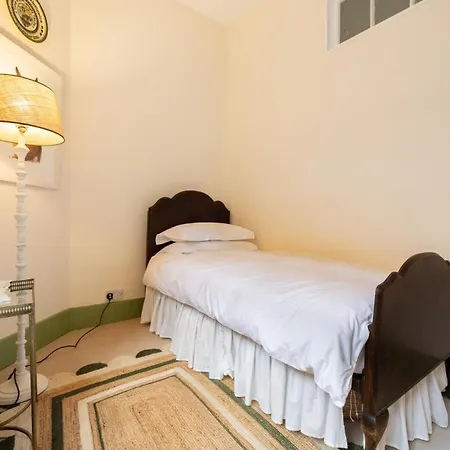 Traditional Treasure - 3 Bedroom By Hyde Park Apartment London