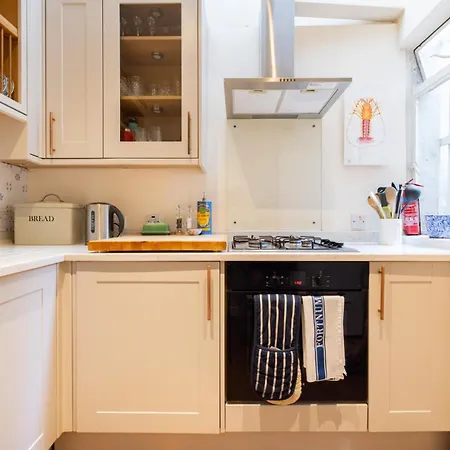Traditional Treasure - 3 Bedroom By Hyde Park