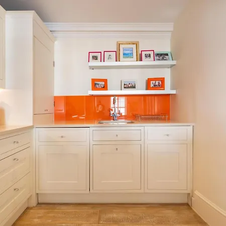 A Royal - Stylish 2 Bedroom In Kensington London