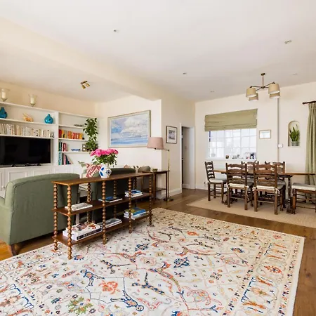 Apartment Traditional Treasure - 3 Bedroom By Hyde Park