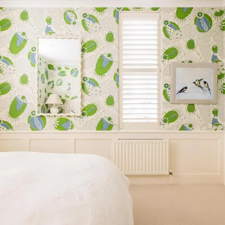 A Royal - Stylish 2 Bedroom In Kensington Apartment