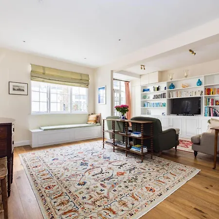 Traditional Treasure - 3 Bedroom By Hyde Park London