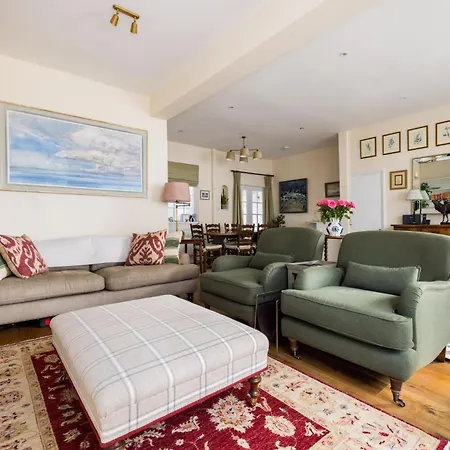 Traditional Treasure - 3 Bedroom By Hyde Park Apartment *