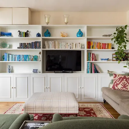 Traditional Treasure - 3 Bedroom By Hyde Park *