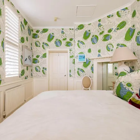 A Royal - Stylish 2 Bedroom In Kensington Apartment