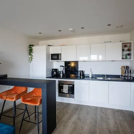 Beautiful & Contemporary Queensbury Retreat Apartment
