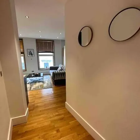 Grand Living Near Piccadilly Cov11 *