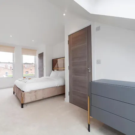 Holiday home Beautiful New Semi-detached 3 Bedroom House Wgarden Brentford