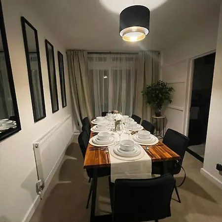 Elegant Cosy In Wembley 8 Max + Driveway * London