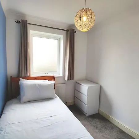 Apartment Cosy And Modern Two Bedroom Flat Near Heathrow *