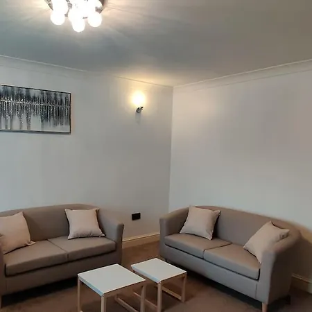 Cosy And Modern Two Bedroom Flat Near Heathrow Apartment Hayes (Greater London)