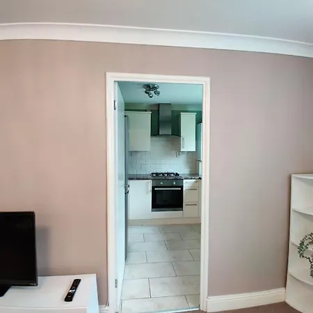 Apartment Cosy And Modern Two Bedroom Flat Near Heathrow *
