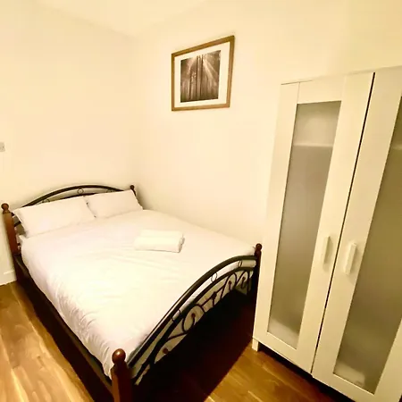 Entire One Bedroom Flat In Central Apartment