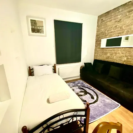 Entire One Bedroom Flat In Central