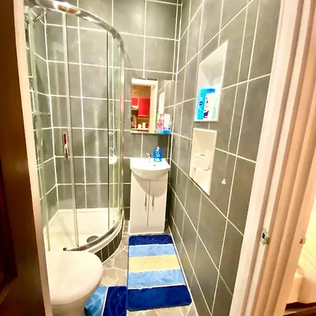 Entire One Bedroom Flat In Central *