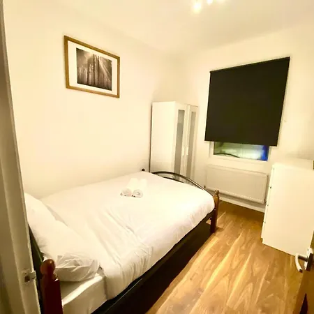 Entire One Bedroom Flat In Central Apartment