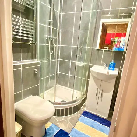 Entire One Bedroom Flat In Central * London