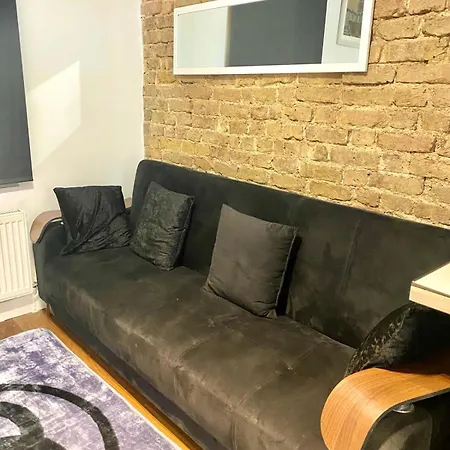 Apartment Entire One Bedroom Flat In Central *