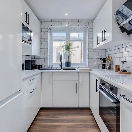Modern 1 Bed - Nine Elms, Battersea * London